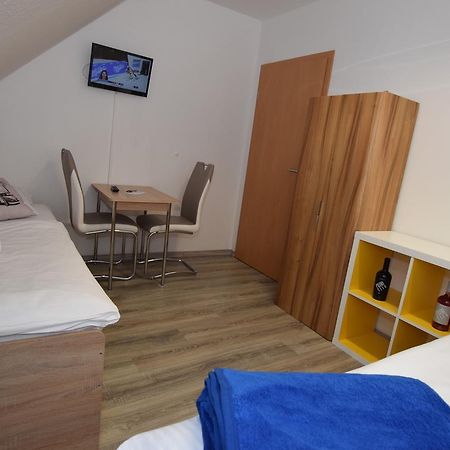 Monteurzimmer Kirchheim-Teck Кирххайм унтер Тек Екстериор снимка
