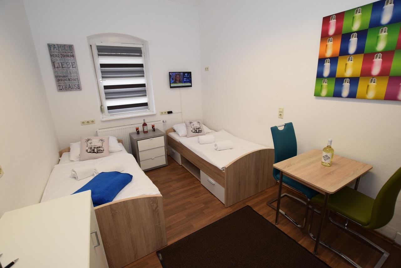 Monteurzimmer Kirchheim-Teck Кирххайм унтер Тек Екстериор снимка