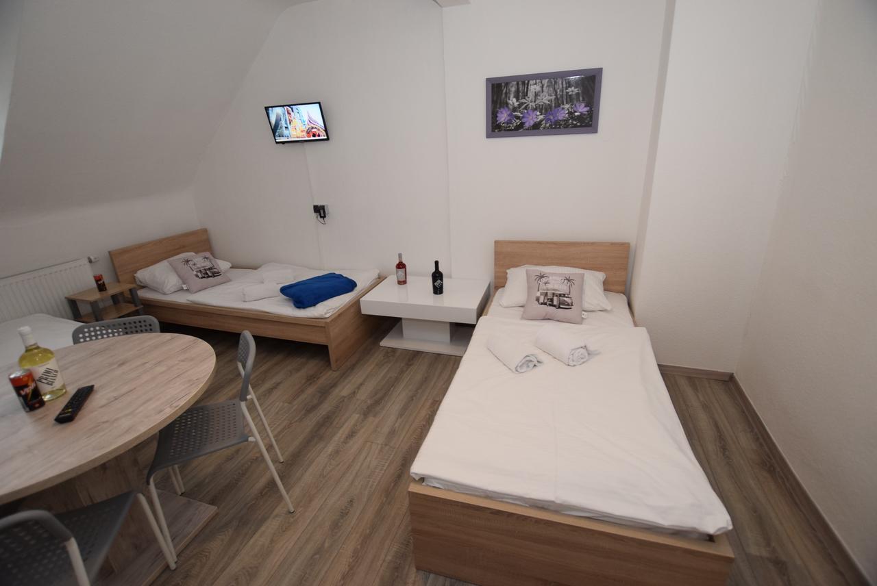 Monteurzimmer Kirchheim-Teck Кирххайм унтер Тек Екстериор снимка