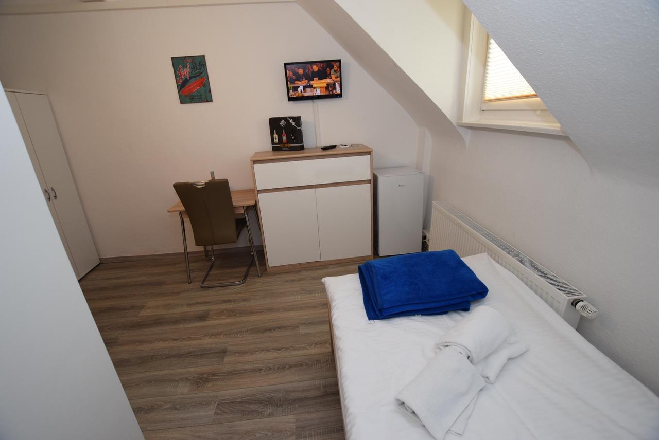 Monteurzimmer Kirchheim-Teck Кирххайм унтер Тек Екстериор снимка