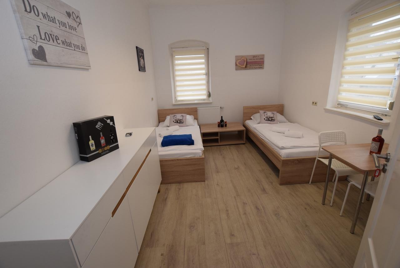 Monteurzimmer Kirchheim-Teck Кирххайм унтер Тек Екстериор снимка