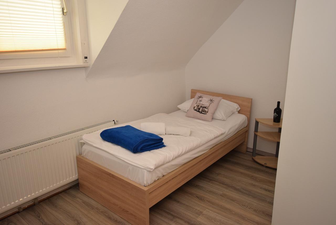 Monteurzimmer Kirchheim-Teck Кирххайм унтер Тек Екстериор снимка
