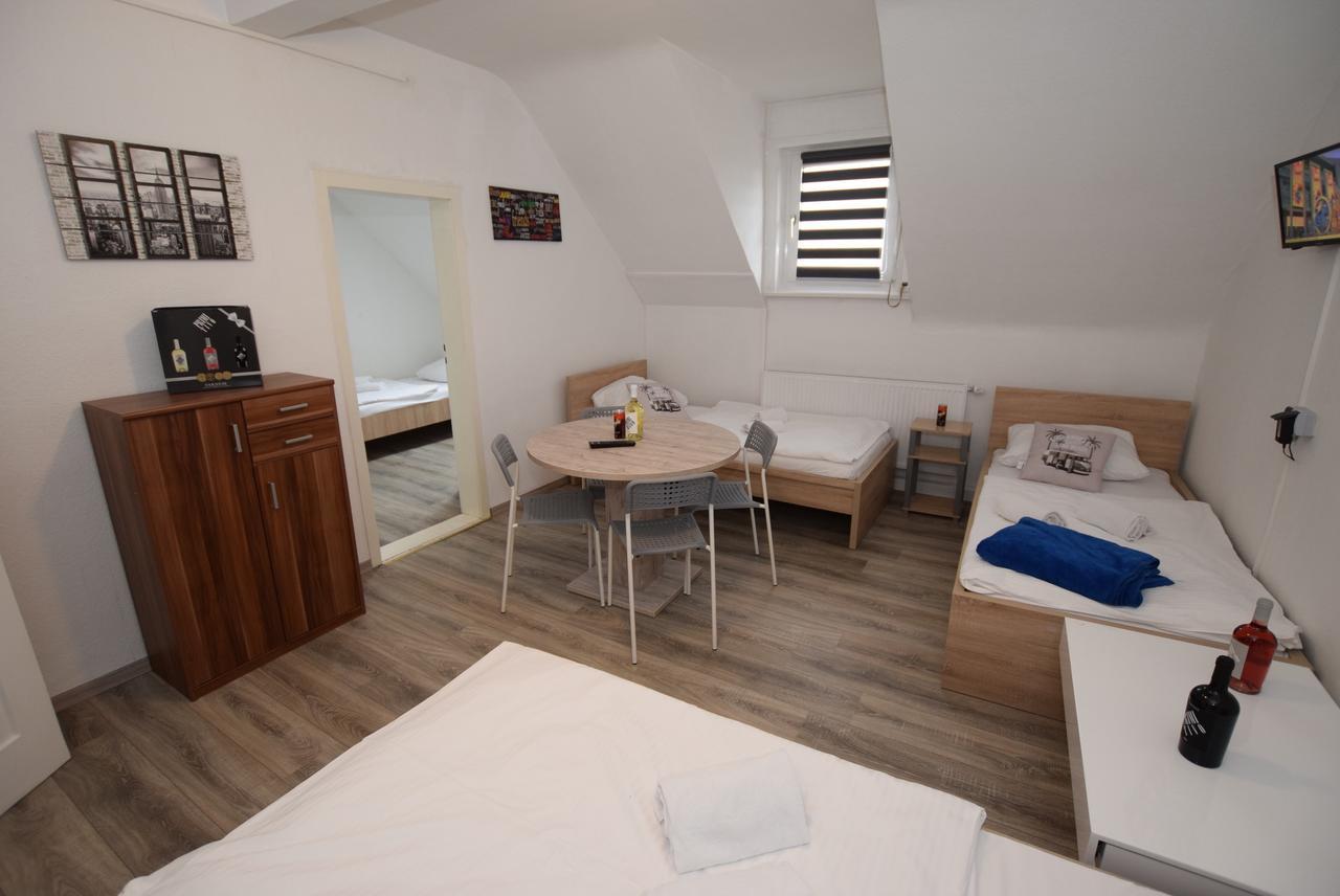 Monteurzimmer Kirchheim-Teck Кирххайм унтер Тек Екстериор снимка