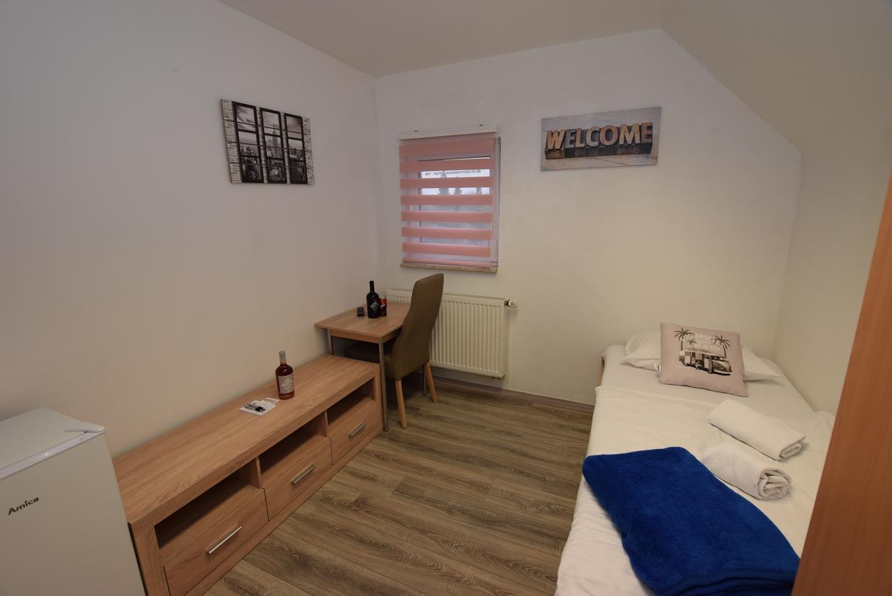 Monteurzimmer Kirchheim-Teck Кирххайм унтер Тек Екстериор снимка